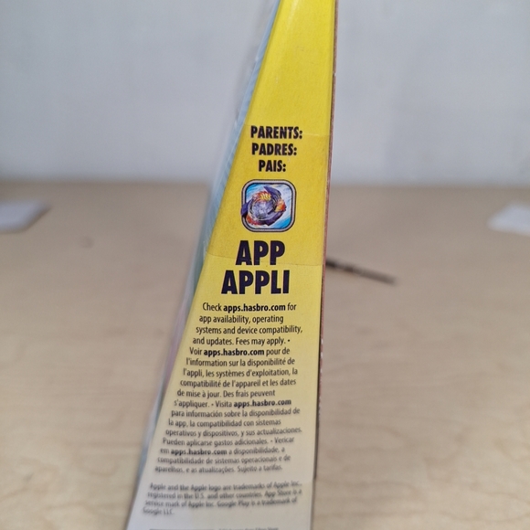 Beyblade Burst Quadstrike Ultimate Evo Valtryek V8 and Divine Xcalius X8 Spinnin - Picture 4 of 5